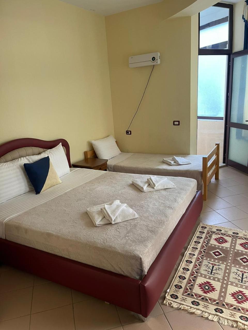 Hotel Saint Marena Pogradec Esterno foto