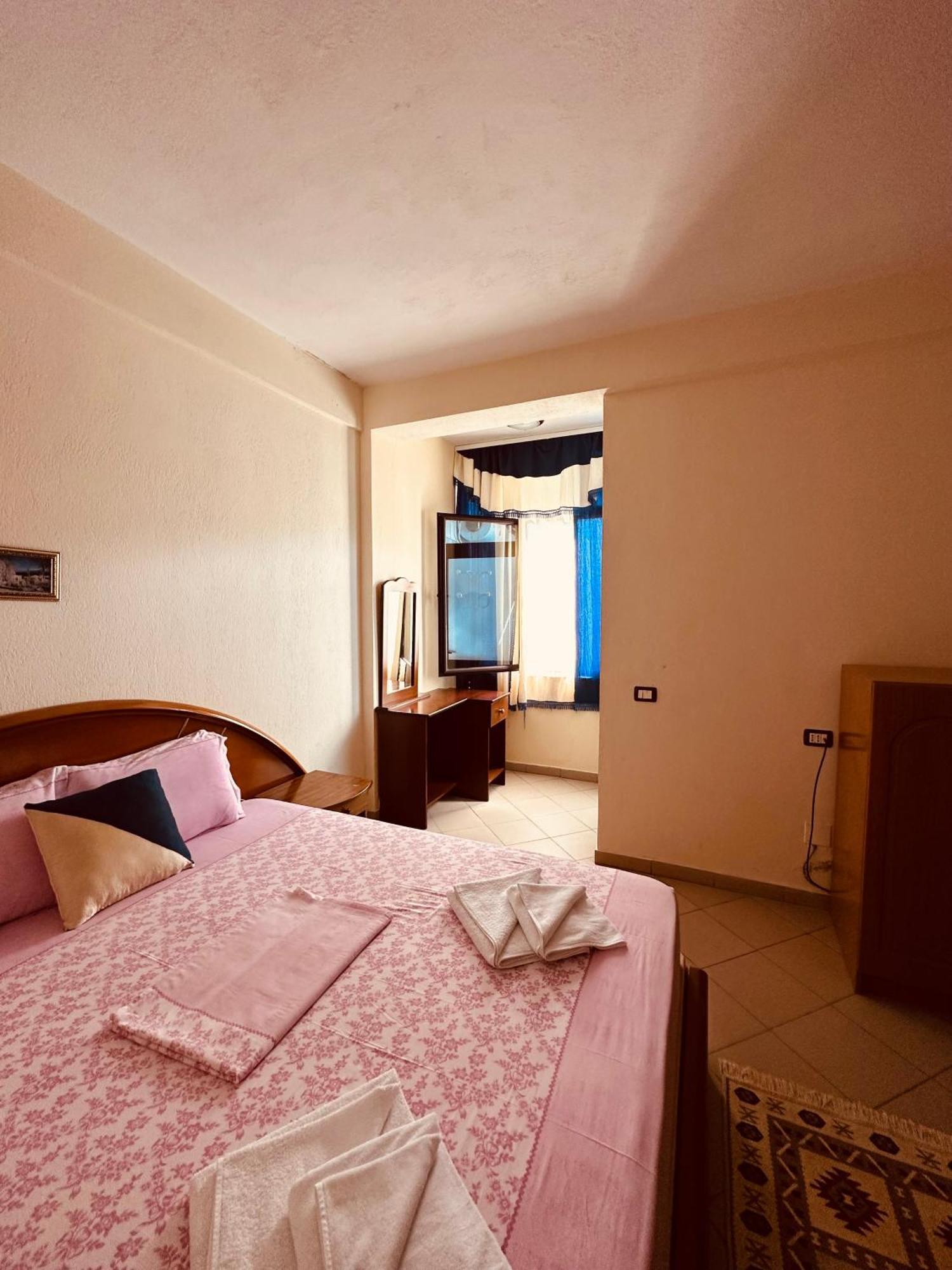 Hotel Saint Marena Pogradec Camera foto