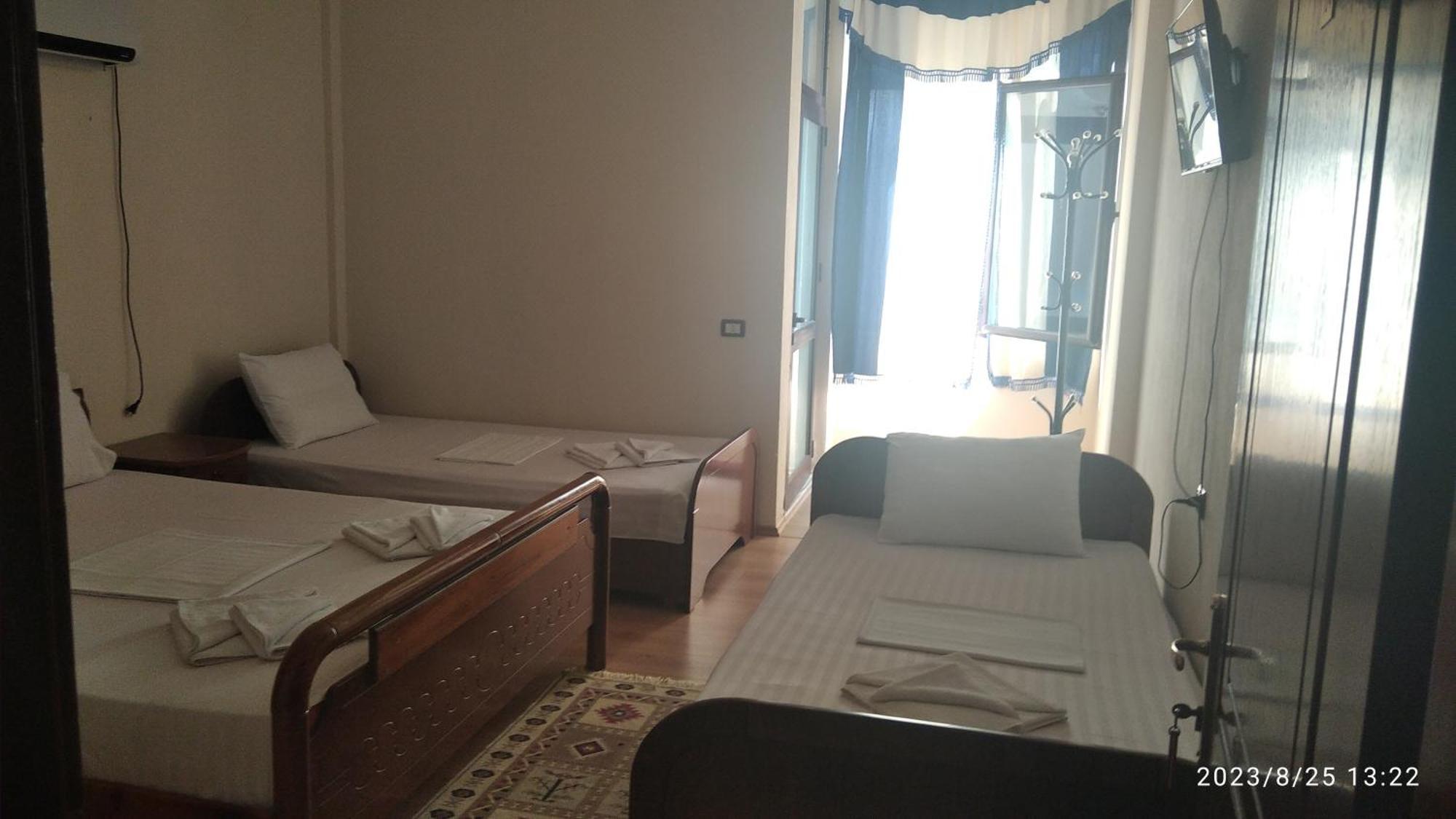 Hotel Saint Marena Pogradec Esterno foto