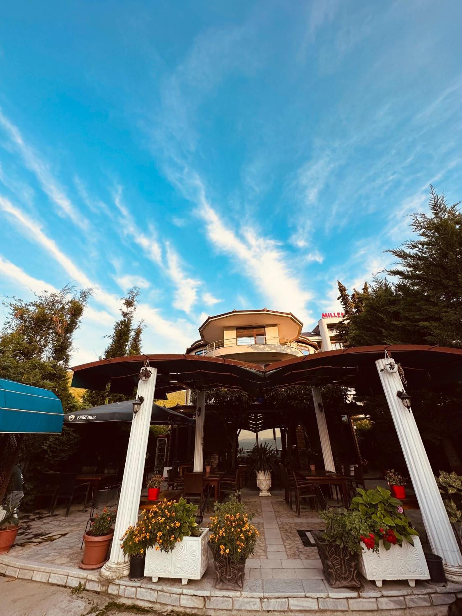 Hotel Saint Marena Pogradec Esterno foto