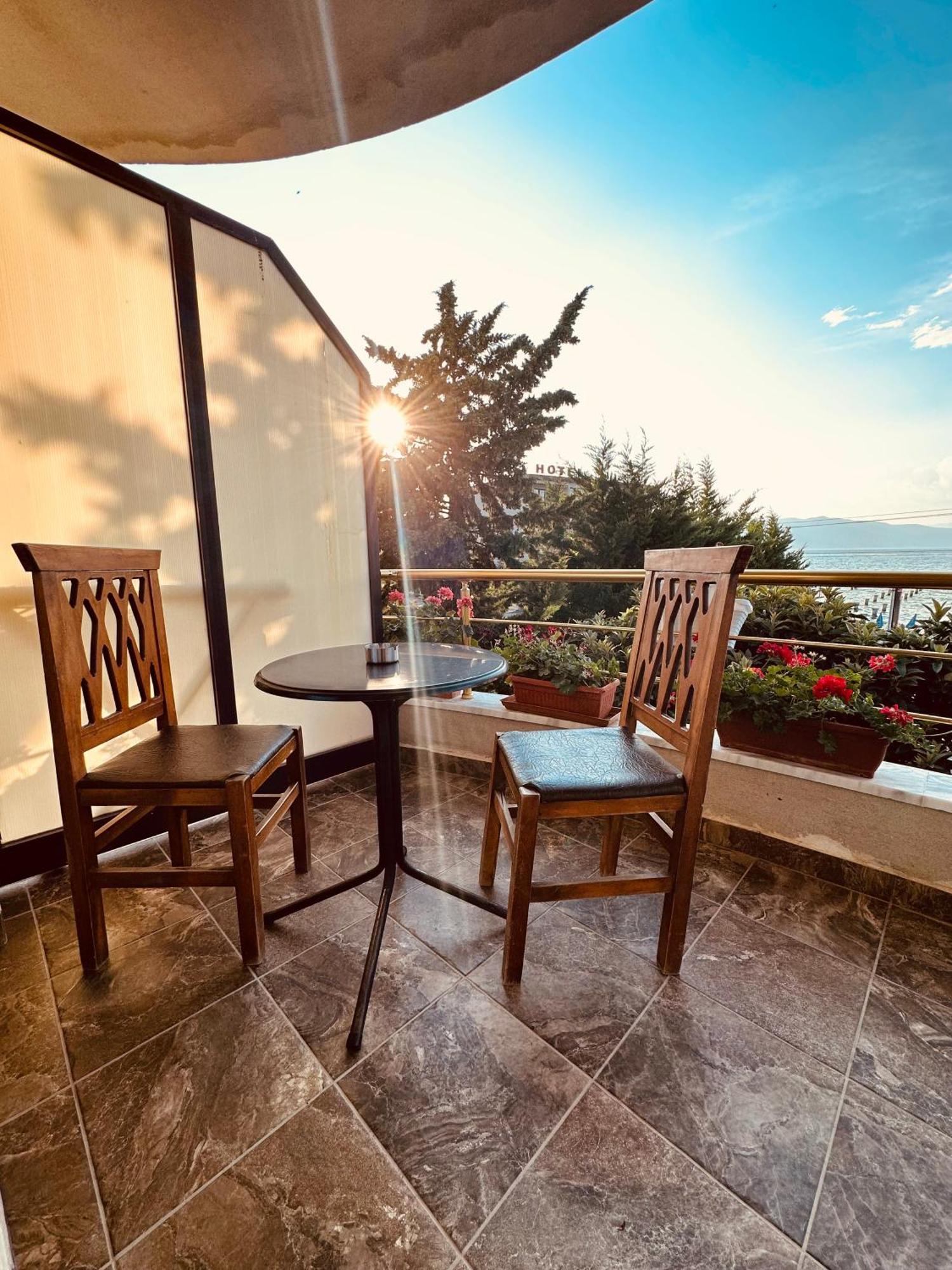 Hotel Saint Marena Pogradec Esterno foto