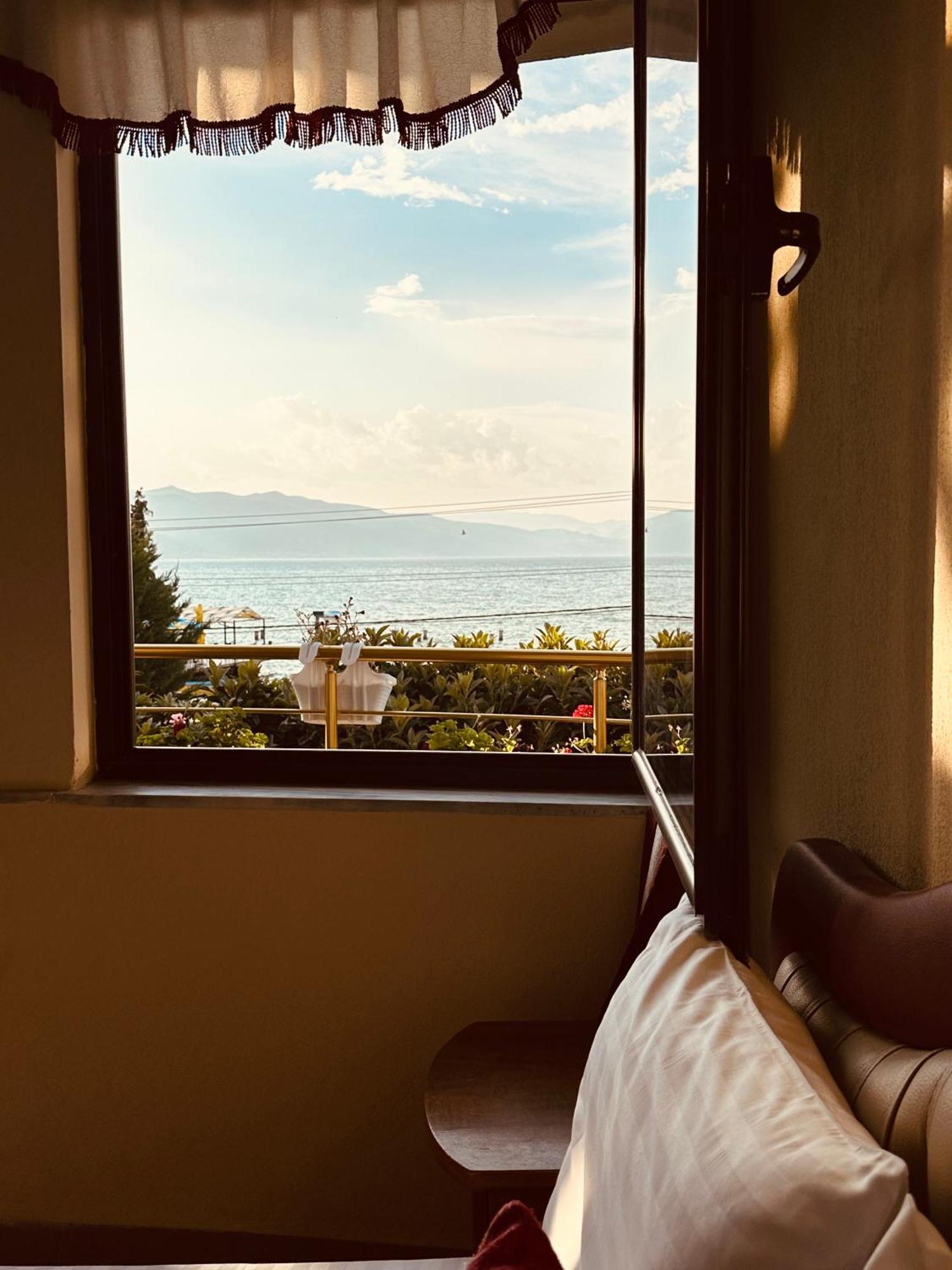 Hotel Saint Marena Pogradec Esterno foto