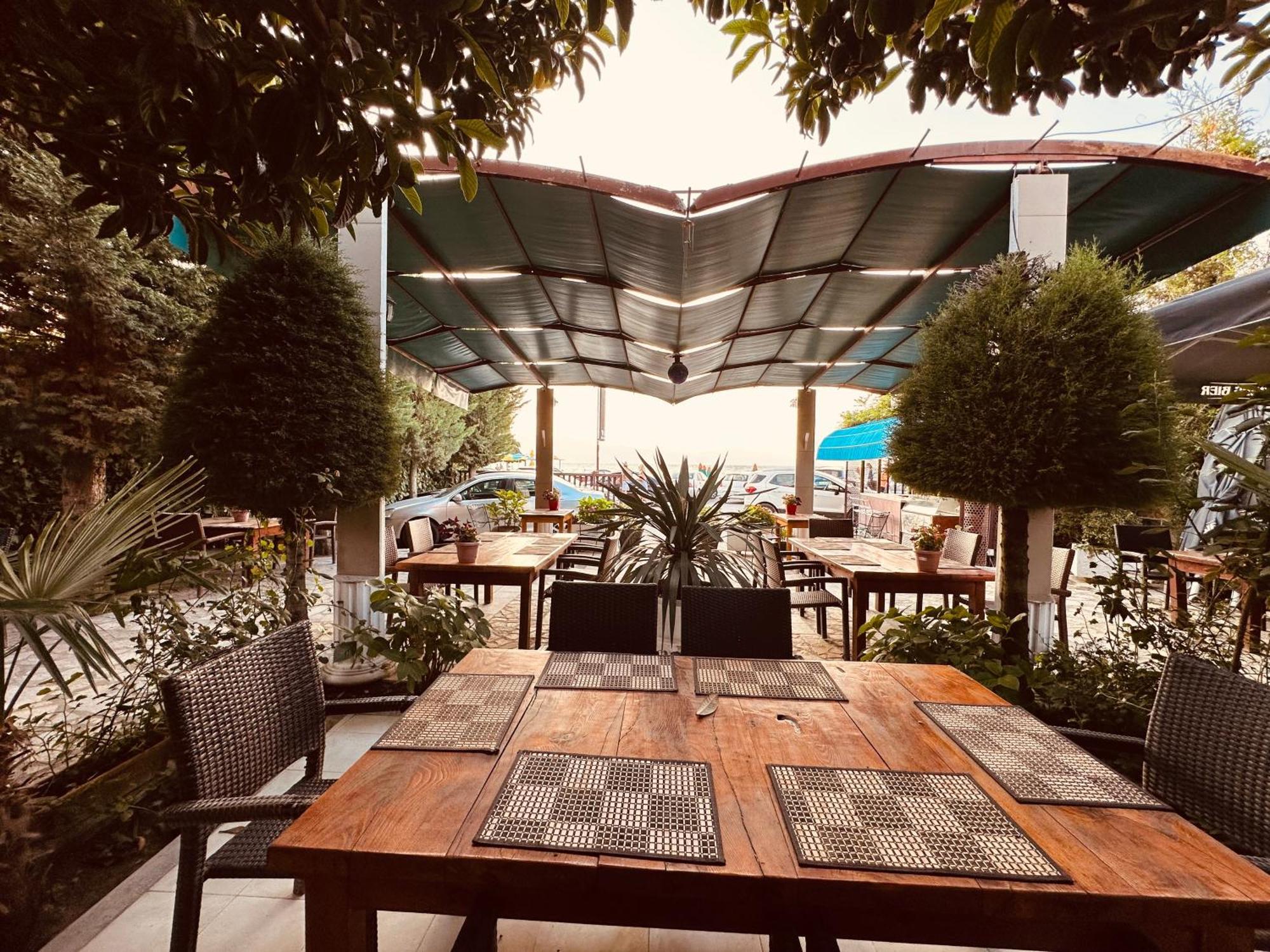 Hotel Saint Marena Pogradec Esterno foto