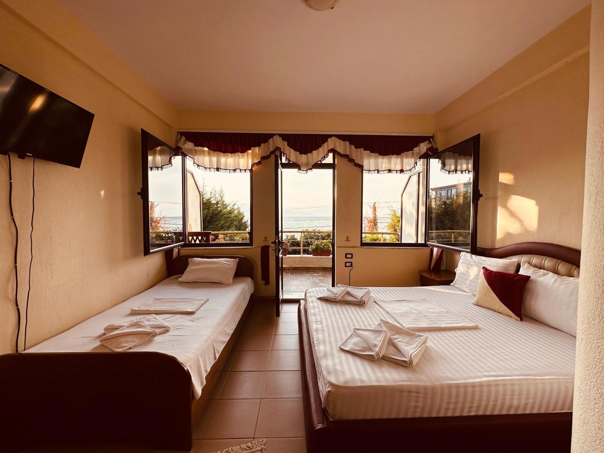 Hotel Saint Marena Pogradec Esterno foto