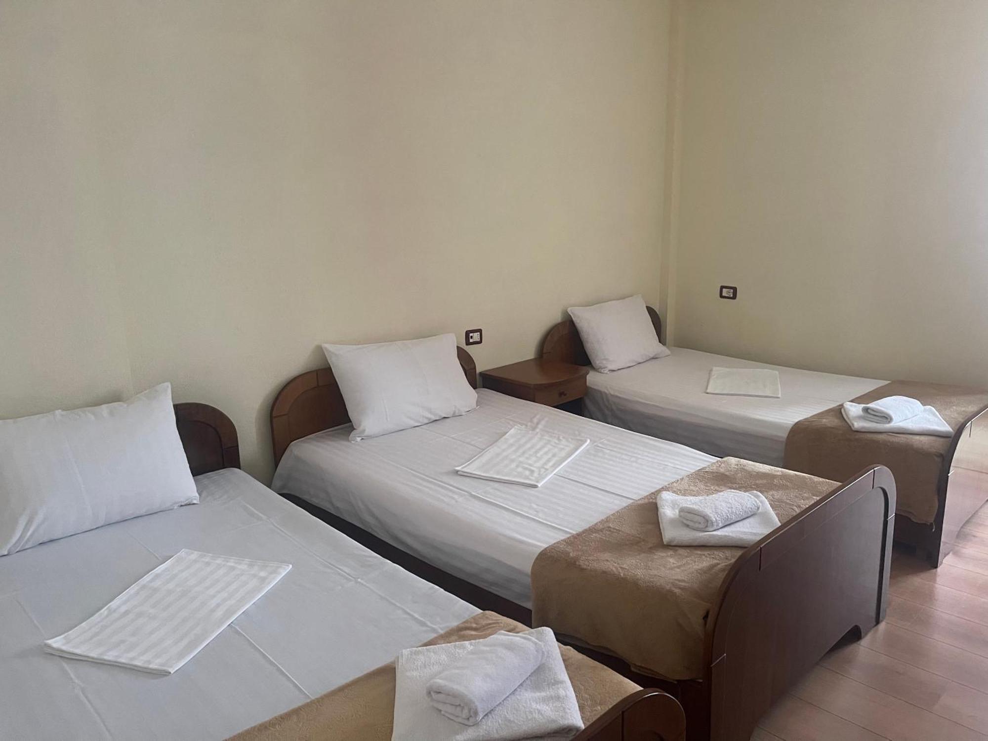 Hotel Saint Marena Pogradec Esterno foto