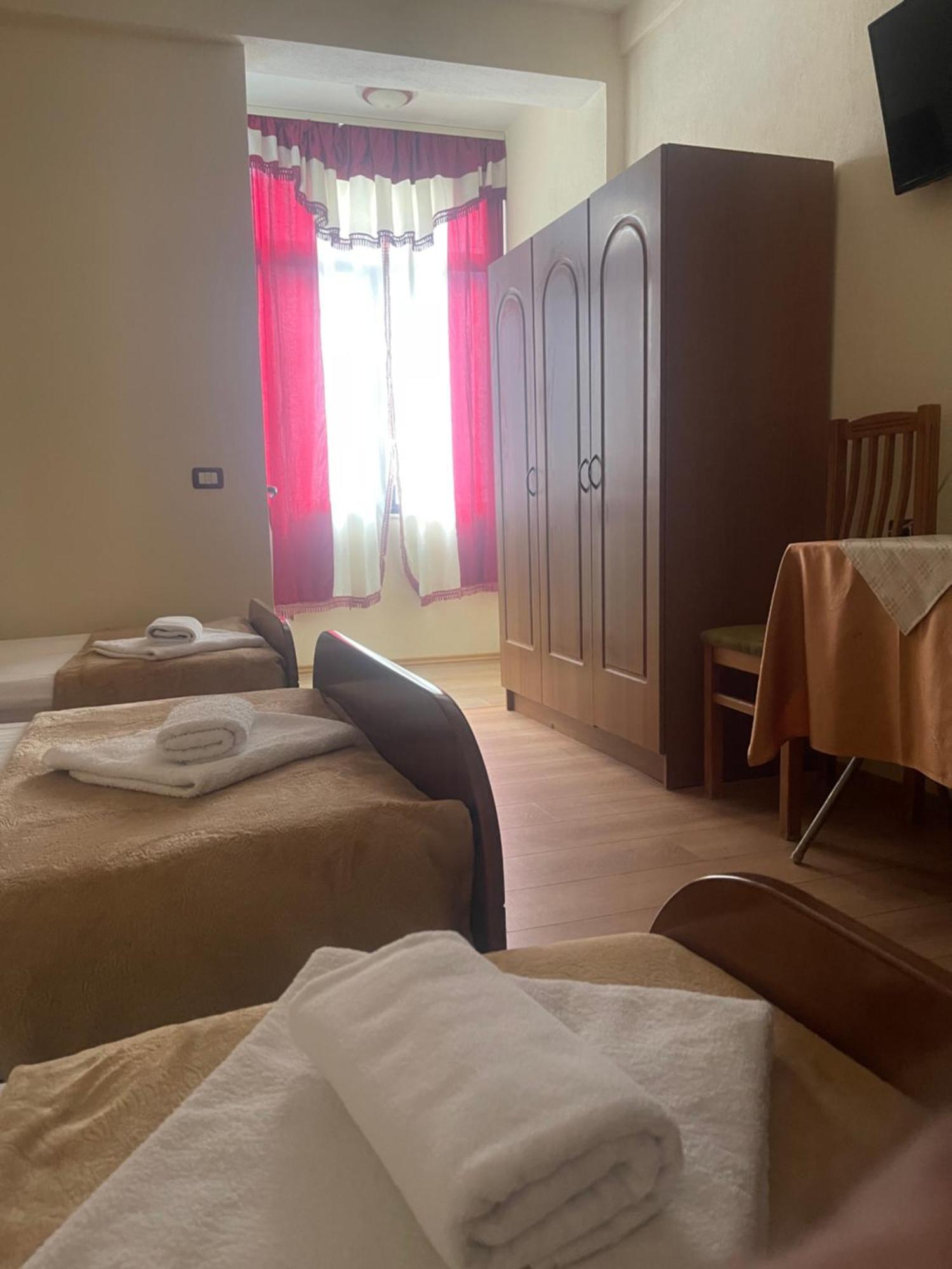 Hotel Saint Marena Pogradec Esterno foto